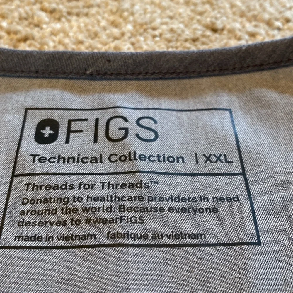 FIGS Technical Collection Cairo Scrub Pants & Chisec 3 Pocket V Top Graphite XXL
